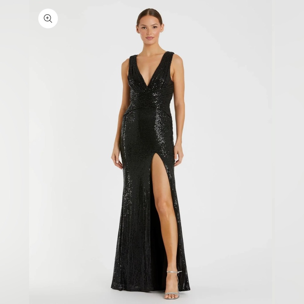 NWT - IEENA MAC DUGGAL - V-Neck Sequin Gown; Color: Black; Size 6; Style 26598